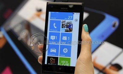 Nokia to sell bonds as cash dwindles
