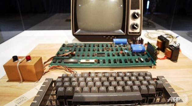 Apple computer sells for record $905K in NY