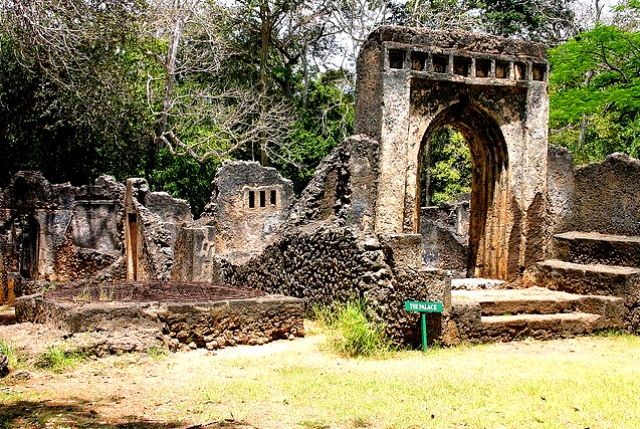 Gedi Ruins in Kenya photographed by Susan Wong 3