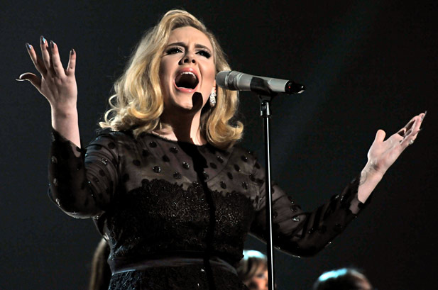 adele-perform-2-grammys-2012-show-617