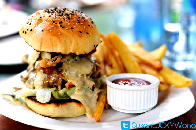 Talisman restaurant in Nairobi, Kenya (photographed by Susan Wong 2012) burger Talisman restaurant in Nairobi, Kenya (photographed by Susan Wong 2012) burger
