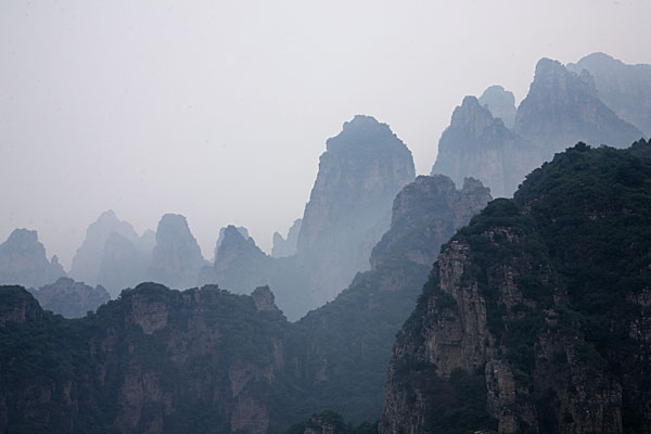 The jagged peaks of Hebei's Mount Langya. (Photo Source: CRIENGLISH.com/ William Wang) The jagged peaks of Hebei's Mount Langya. (Photo Source: CRIENGLISH.com/ William Wang)