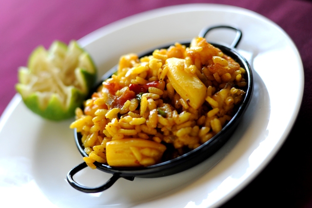 restaurant review la mesa espanola photographed by susan wong paella