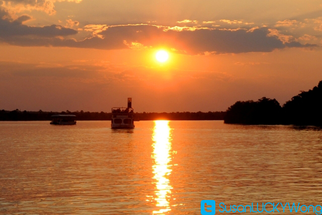 Sunset cruise on Zambezi River photgraphed by Susan Wong 2013 2