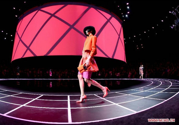 armani show in beijing (XINHUA) 2
