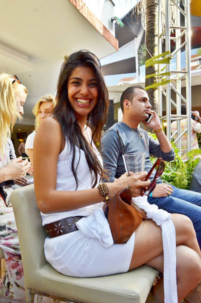 Alisha-Popat-enjoying-the-s