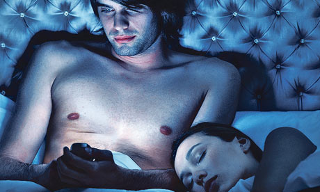 mobile-phone-in-bed