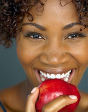 woman-eating-apple better sex
