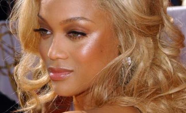 Shimmering makeup