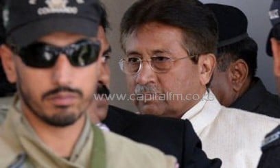 Former Pakistani president Pervez Musharraf (R) leaves the Pindi High Court/AFP