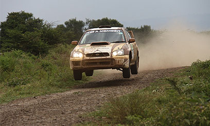 Cavenagh sets early Safari Rally pace