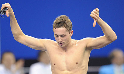 Bett sprints to 10,000m gold