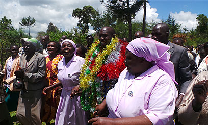 Pious marathon king returns home
