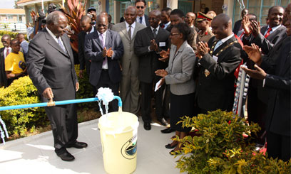 Too slow , Kibaki chides contractors