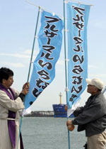 Nuclear fuel ship docks in Japan