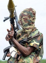 Militants blow up oil pipelines