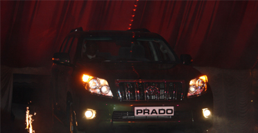 2010 Prado cruises Kenyan terrain