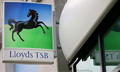 British bank Lloyds posts 2010 pre tax profit of £2.212 bn