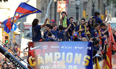 Barca feted in victory parade