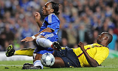 Hiddink slams referee