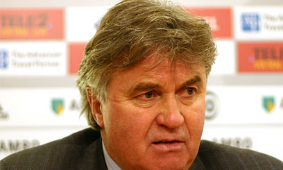 Hiddink rejects Barca criticism