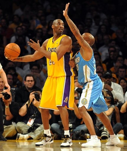 Lakers win pivotal game five