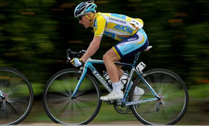 Armstrong, Astana riders protest failed payments