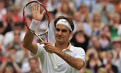 Federer on cruise control, Sharapova out