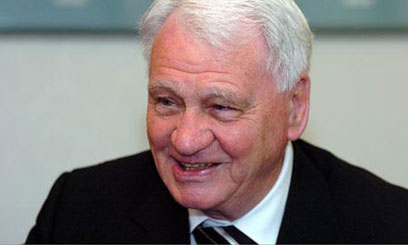 Former England coach Robson dies