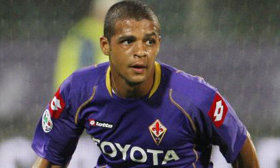 Arsenal step up Melo chase