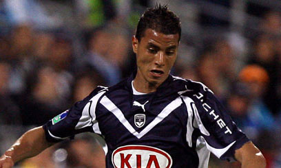 Wenger admits Chamakh interest