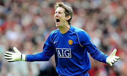 Fergie mulls Van der Sar future
