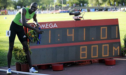 Rudisha does it again