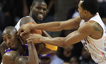 Bobcats maul Lakers