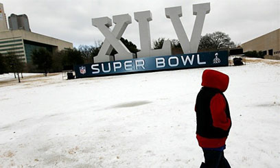 Snow hits Superbowl buildup