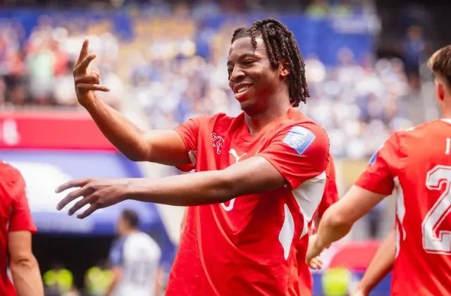 Youngster Manzambi stars as Switzerland squeeze into World Cup round of 32