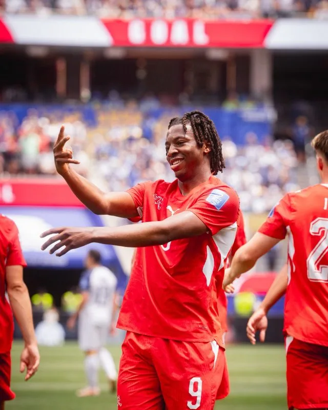 Youngster Manzambi stars as Switzerland squeeze into World Cup round of 32