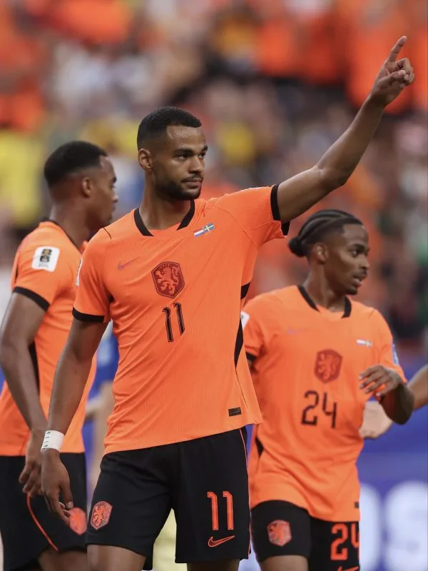 Five-star Oranje too hot for Sweden as European giants secure World Cup knockout slot