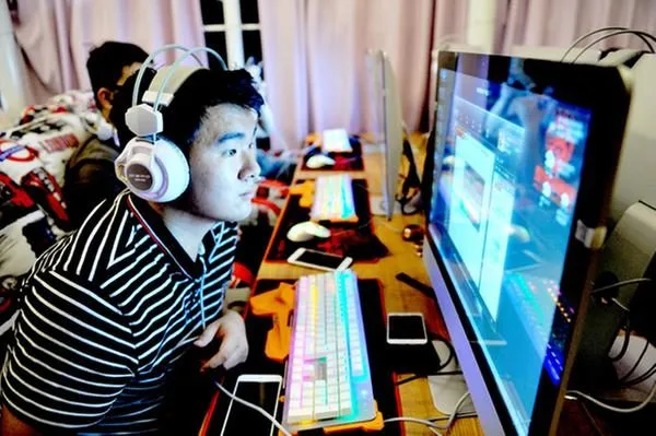 How to get £2,000 to play computer games at university