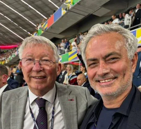 Mourinho says he agreed to replace Ferguson at Man Utd