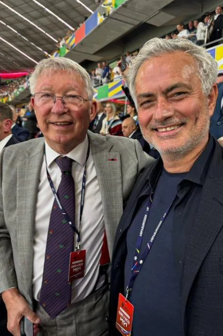 Mourinho says he agreed to replace Ferguson at Man Utd