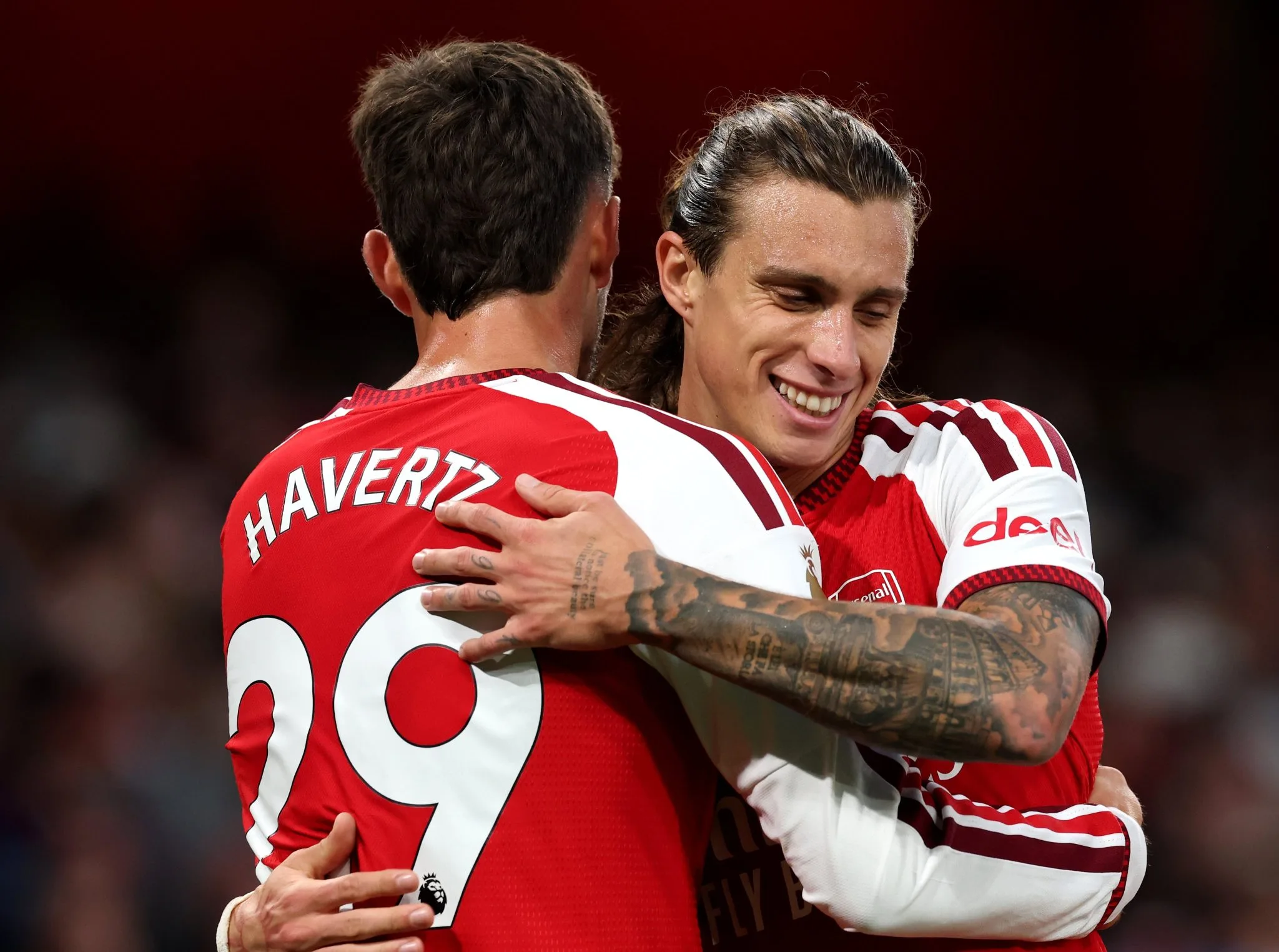 Tzolis stars as Arsenal thrash Coventry in Premier League opener