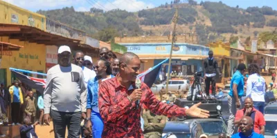 Babu reads riot act to ‘double-dealer’ bloggers in Linda Mwananchi