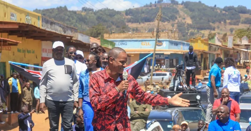 Babu reads riot act to ‘double-dealer’ bloggers in Linda Mwananchi