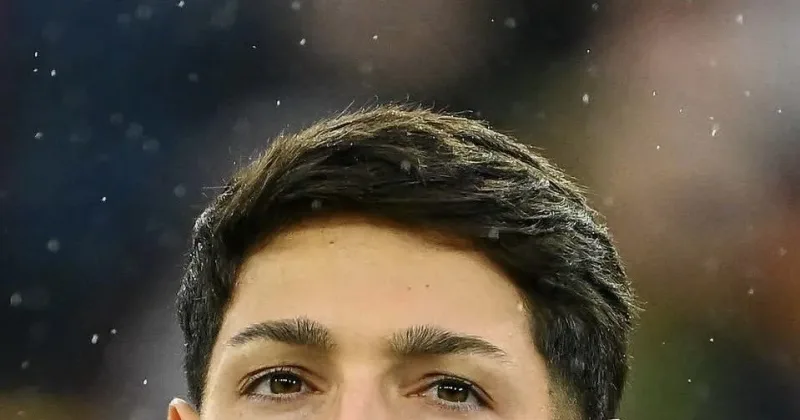 Arsenal agree terms to sign De Almeida from PSG