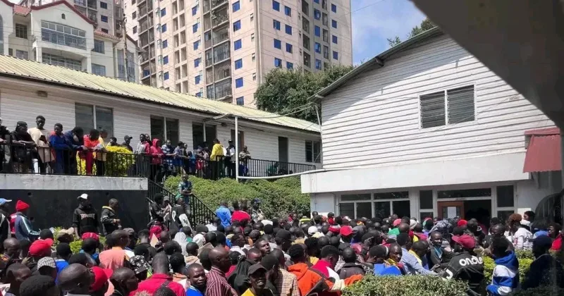 Burundians queue for documents amid uncertainty over Kenya foreign-trader crackdown