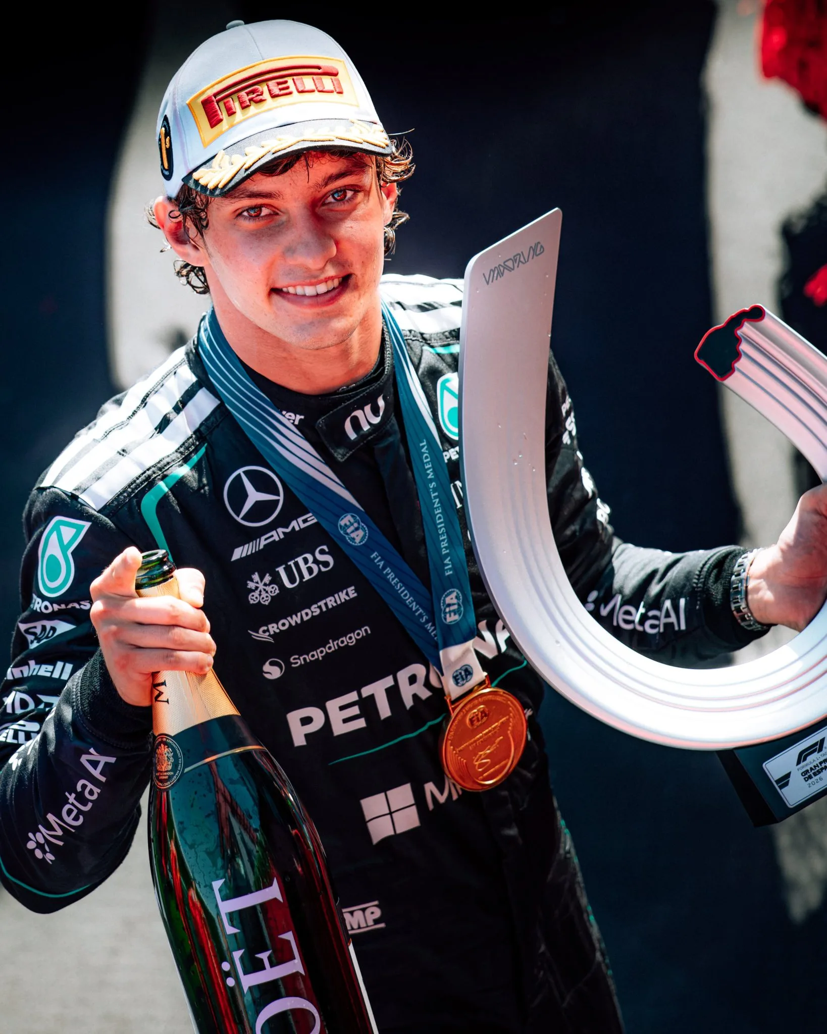 Antonelli wins as Norris loses out under virtual safety car