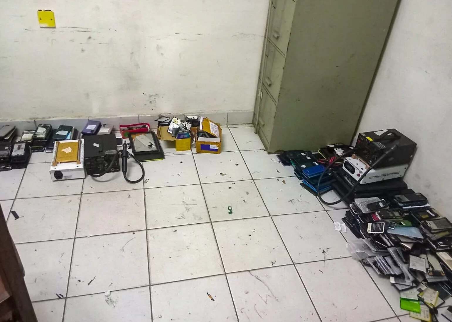 Police raid alleged phone-hacking syndicate in Kisumu, arrest two