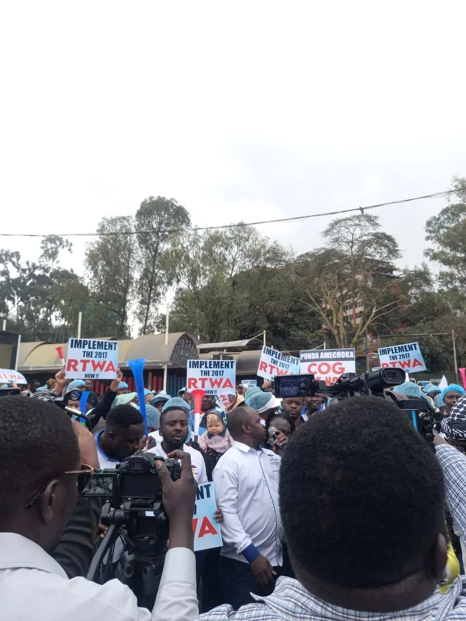 Prolonged nurses strike exerts pressure on public healthcare