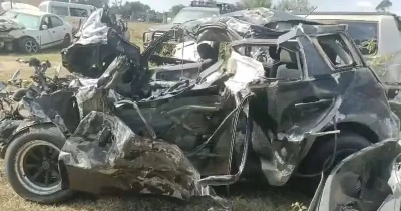 Five people killed in a midnight crash at Kikopey